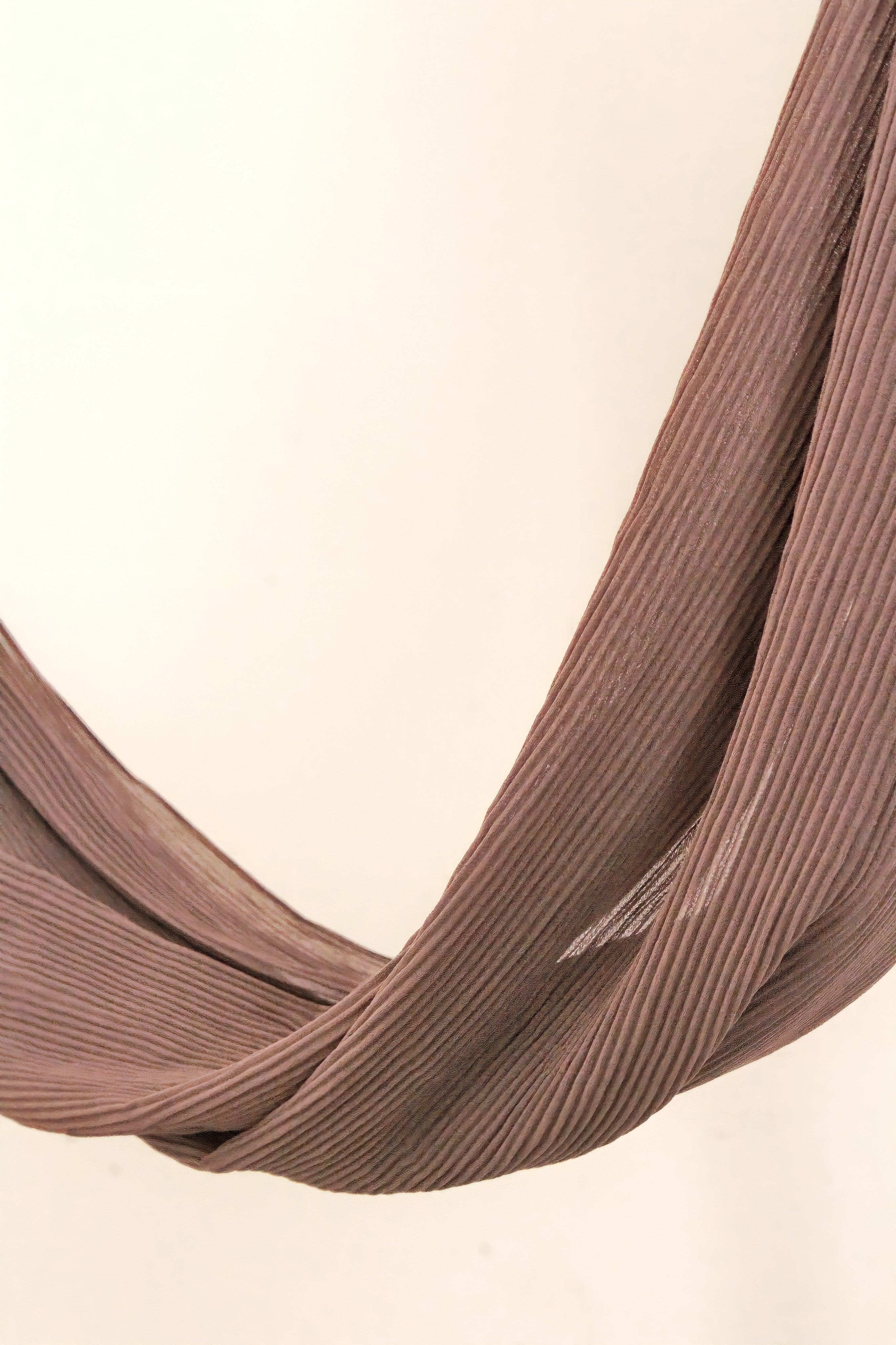 Brunette Crinkle Hijab - Modest Clothing For Women | Armario Modesto