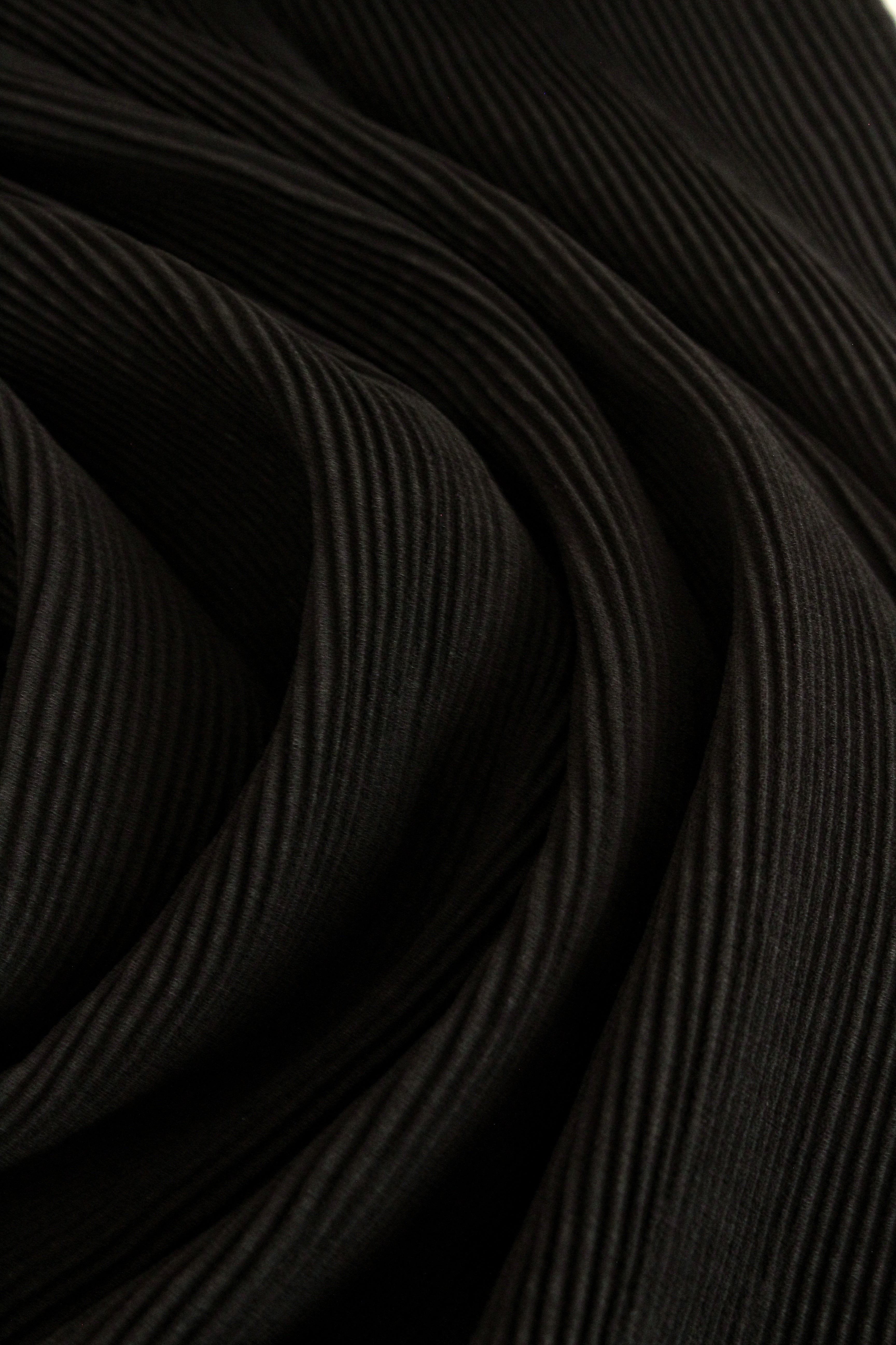 Pitch Black Crinkle Hijab - Modest Clothing For Women | Armario Modesto