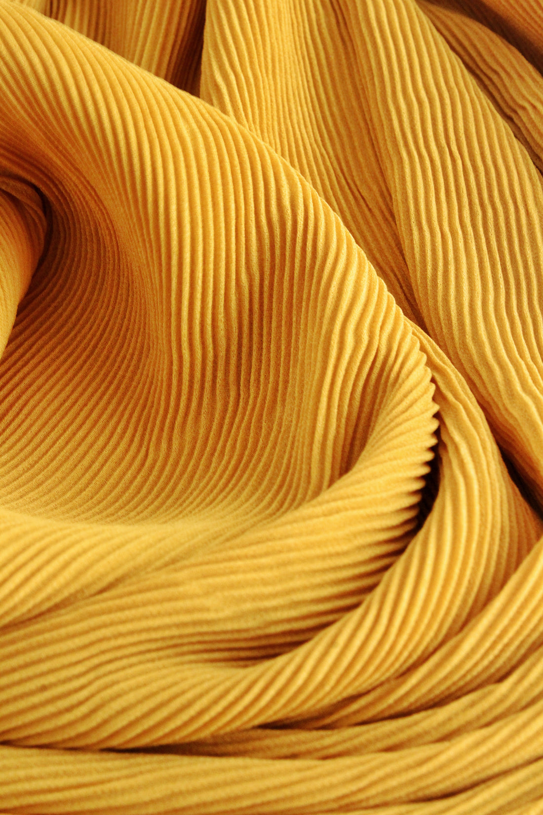 Mustard Crinkle Hijab - Modest Clothing For Women | Armario Modesto