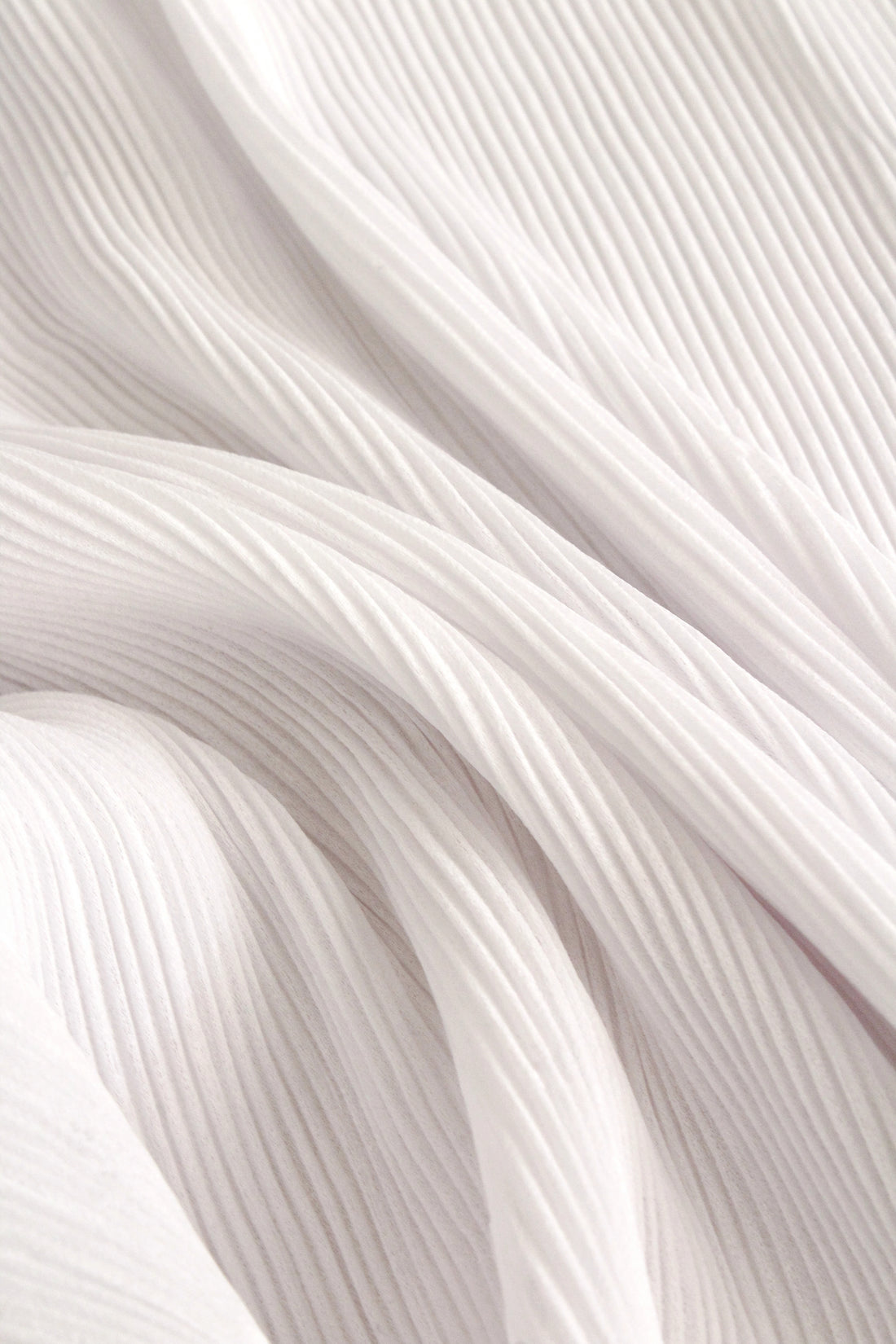 White Crinkle Hijab - Modest Clothing For Women | Armario Modesto , Burka clothes