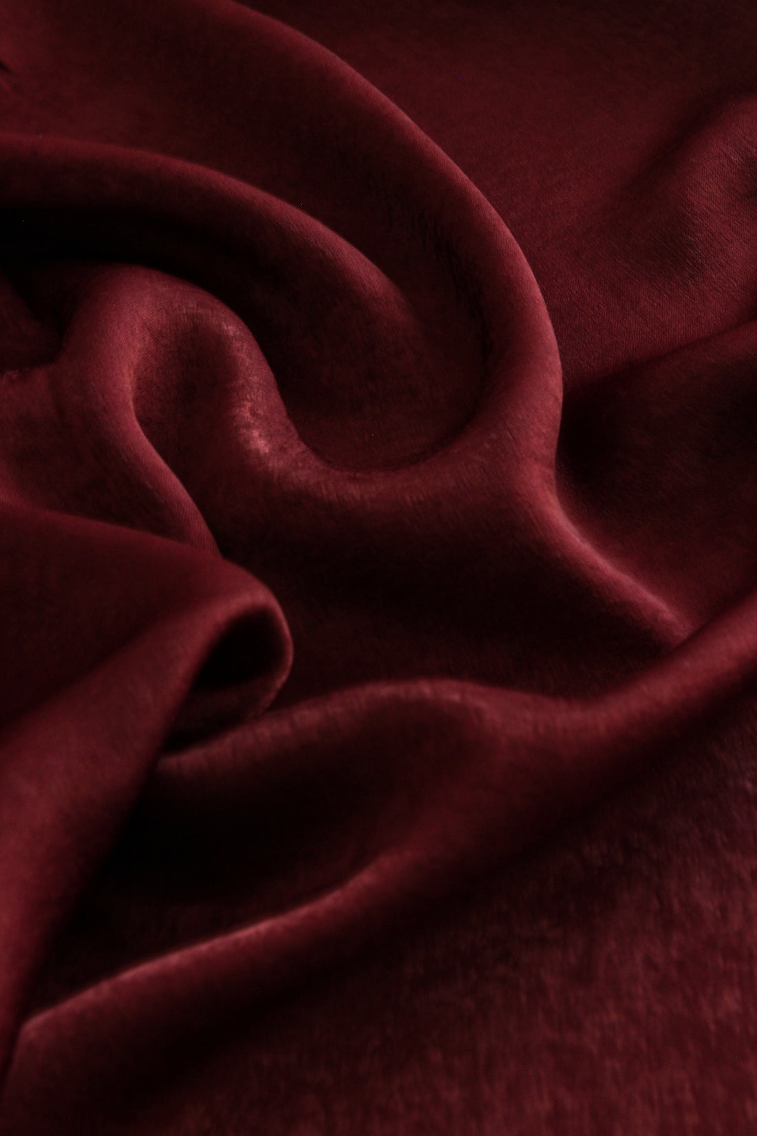 Plum Velvet Hijab - Modest Clothing For Women | Armario Modesto
