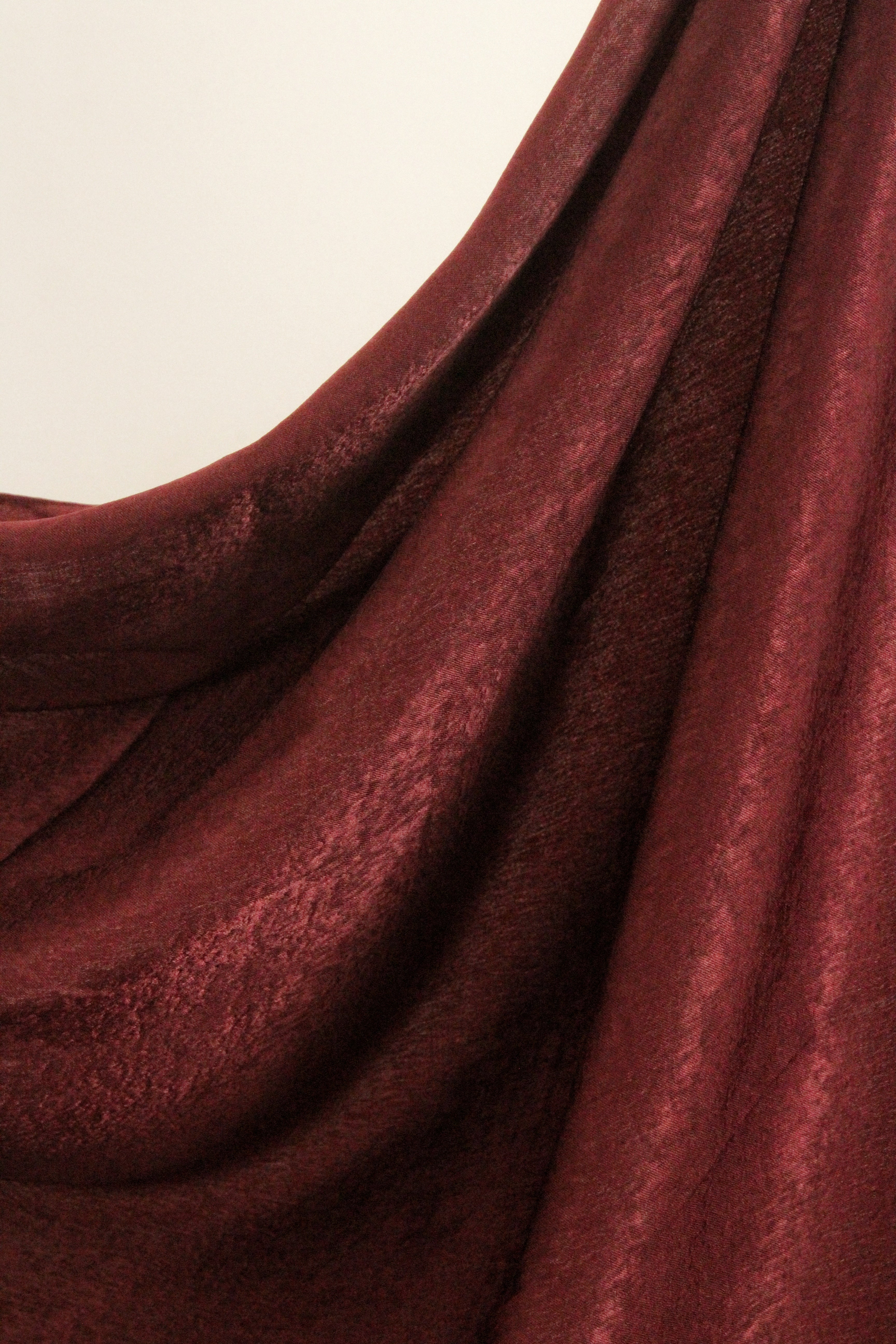 Plum Velvet Hijab - Modest Clothing For Women | Armario Modesto