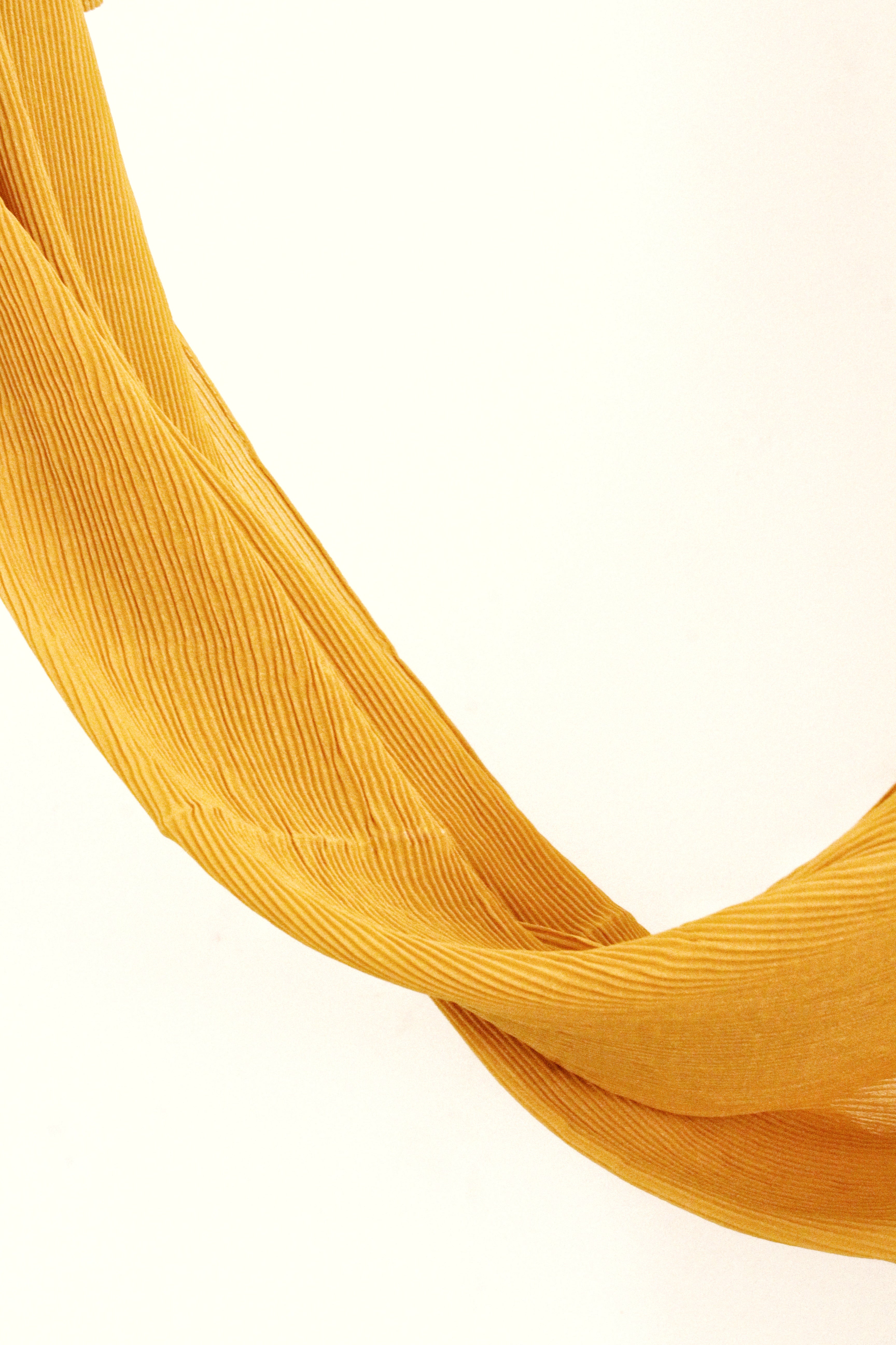 Mustard Crinkle Hijab - Modest Clothing For Women | Armario Modesto