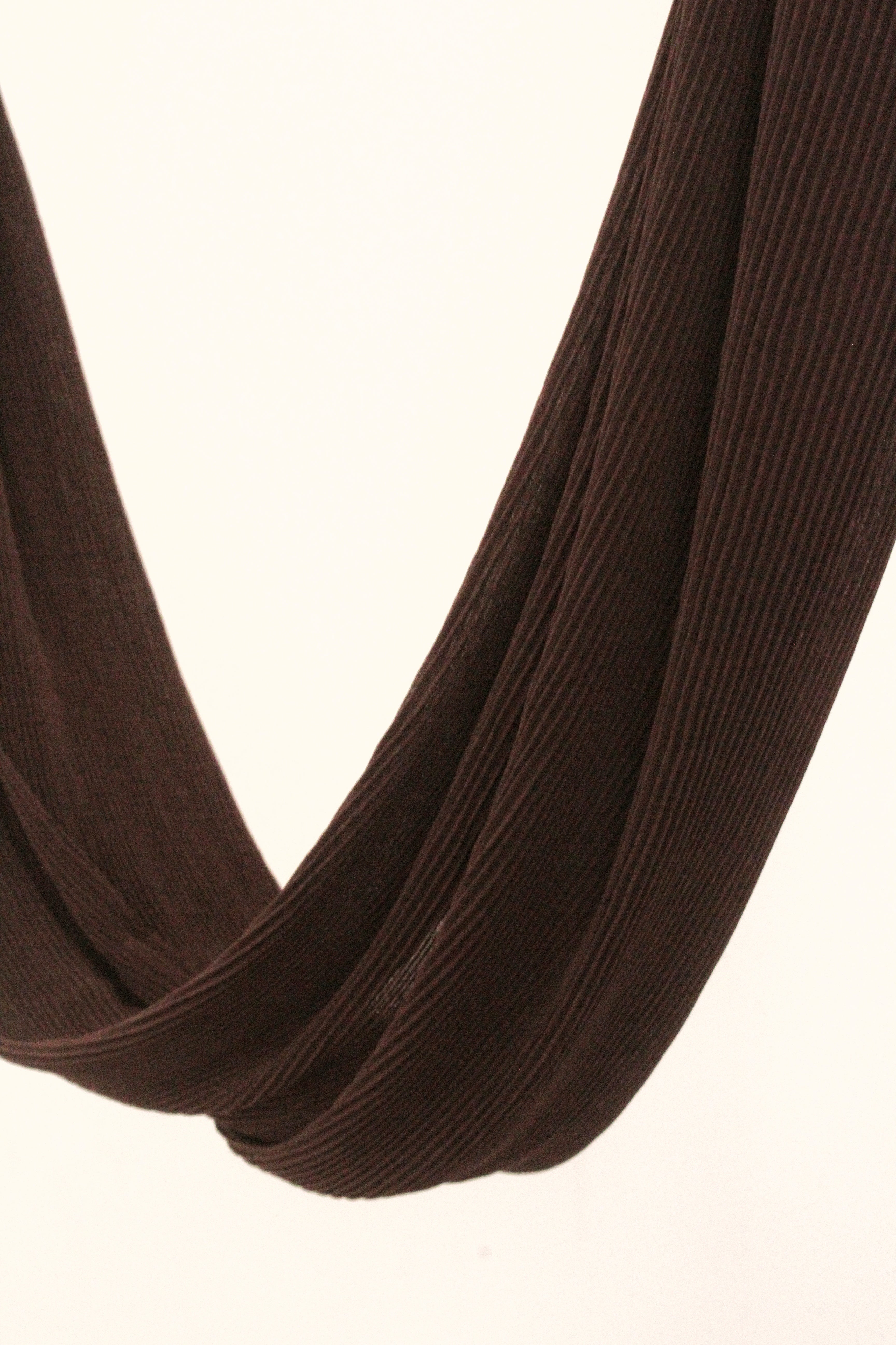 Umber Crinkle Hijab - Modest Clothing For Women | Armario Modesto