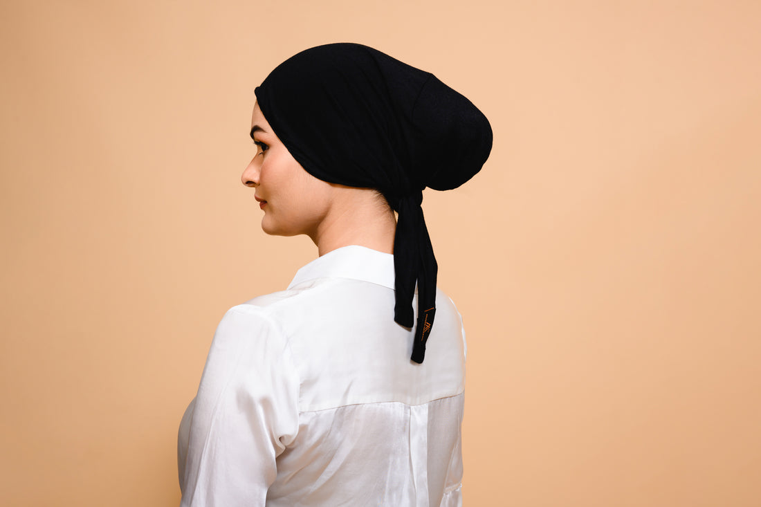 Black Silk-Blend Satin Under scarf - Modest Clothing For Women | Armario Modesto