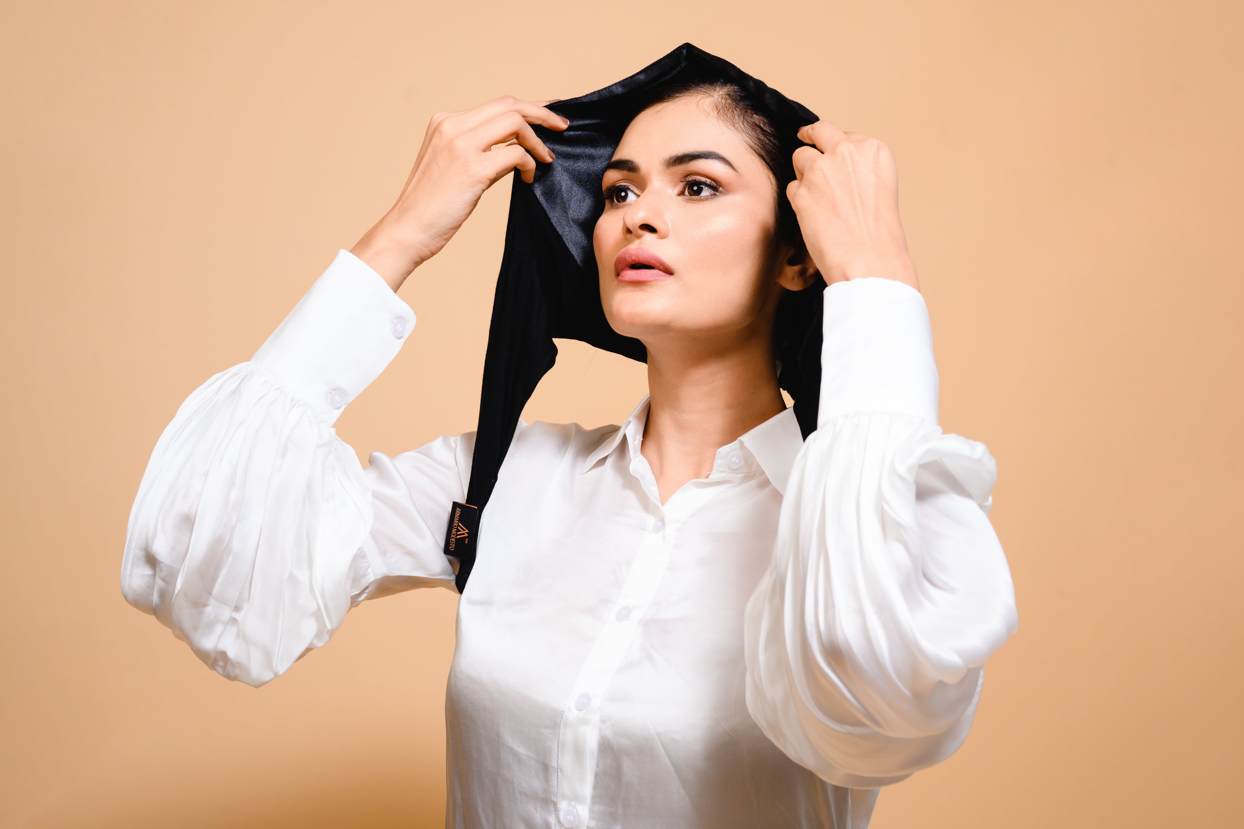 Black Silk-Blend Satin Under scarf - Modest Clothing For Women | Armario Modesto